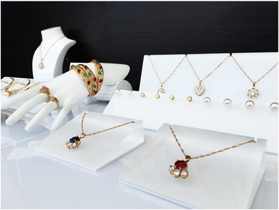 NECKLACE DISPLAY